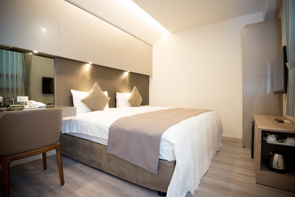 Shin Yuan Celeb Metro Hotel Hsinchu City Exterior photo